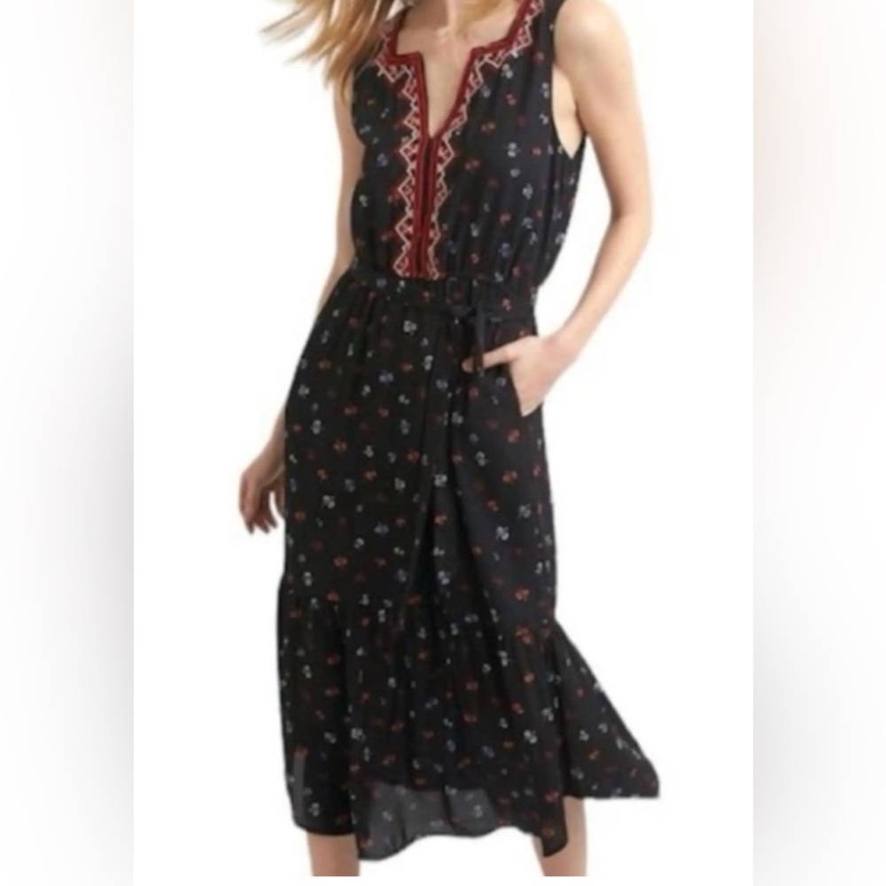 GAP Floral Embroidered Black Maxi Dress. Size S Petite. Red, blue, white pattern